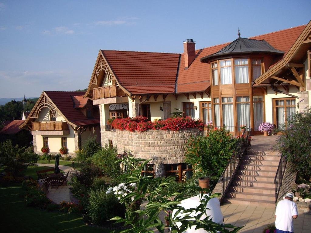 Palazzo Wellness Villa เอ็กเกอร์ ภายนอก รูปภาพ