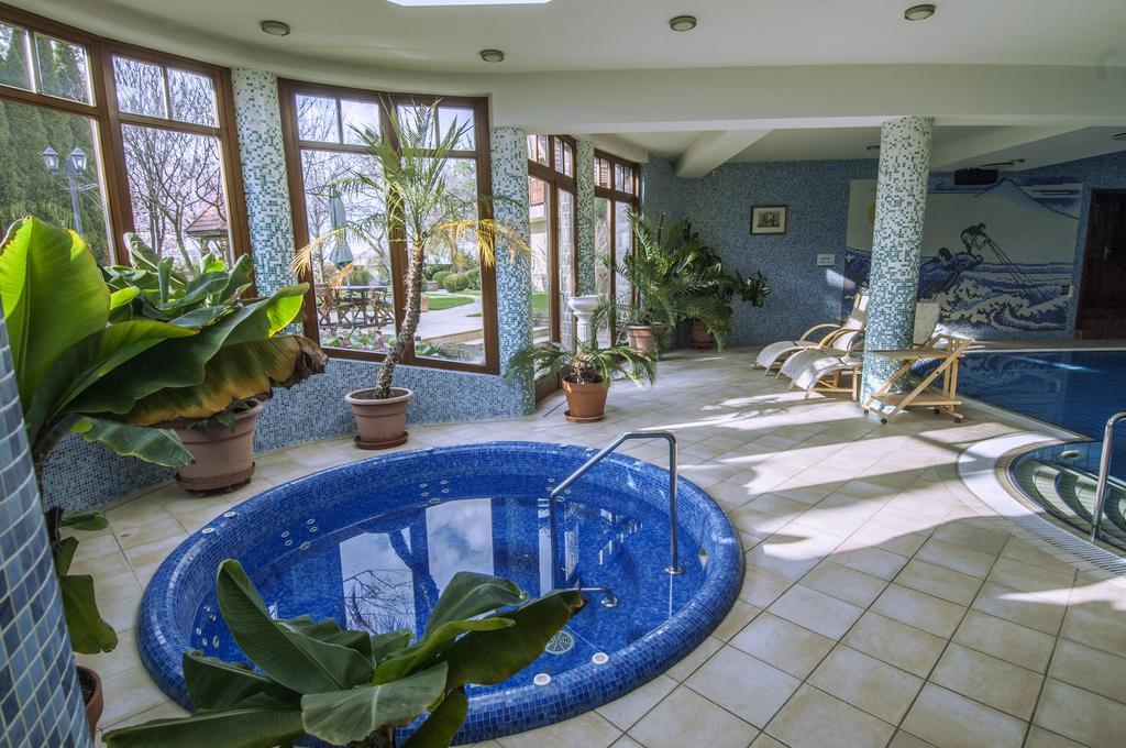 Palazzo Wellness Villa เอ็กเกอร์ ภายนอก รูปภาพ